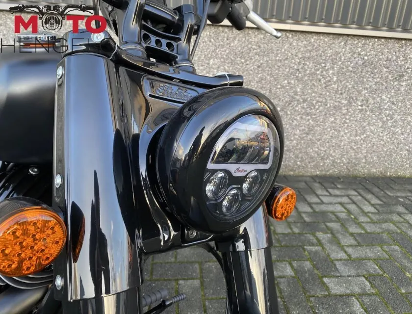 Indian CHIEF BOBBER DARK HORSE