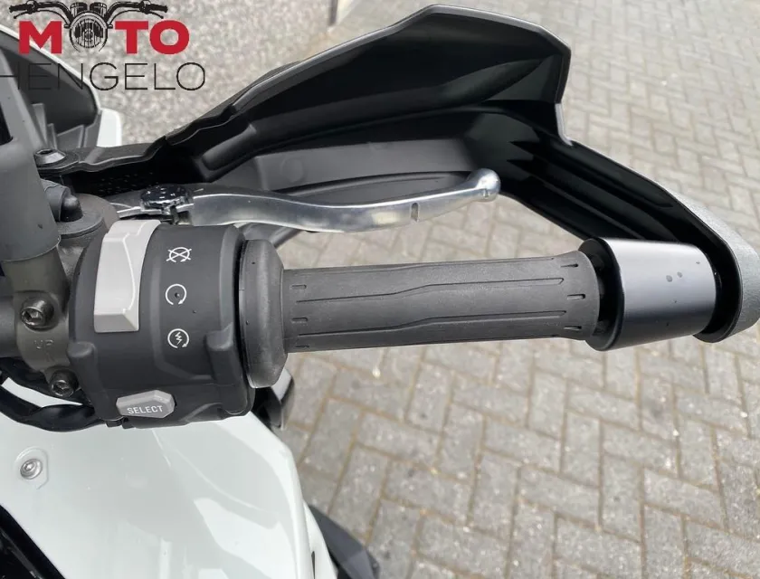 Kawasaki VERSYS 1100 SE GRAND TOURER