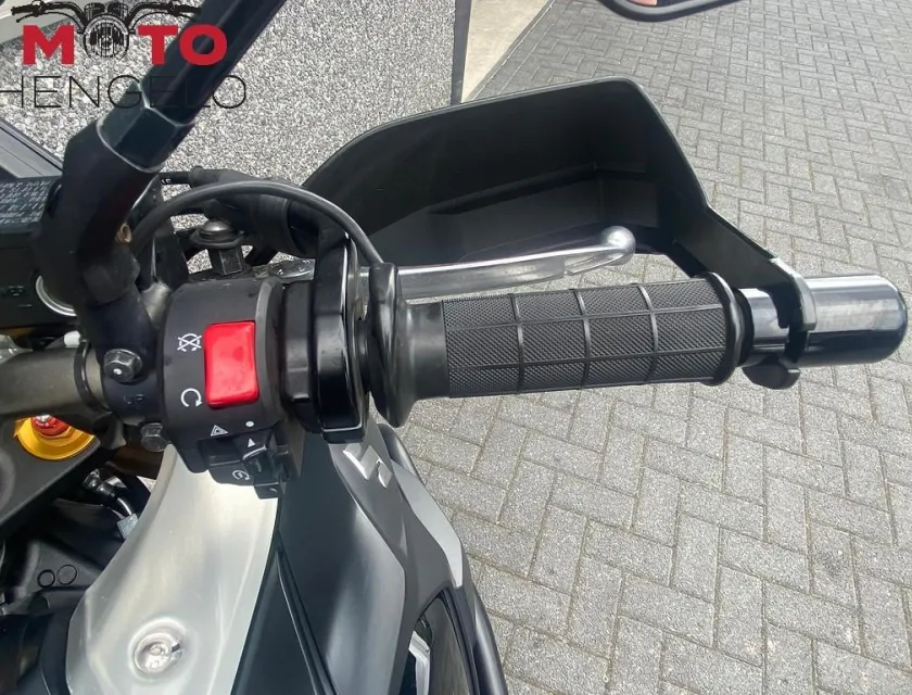 Suzuki V-STROM 1000 (DL1000)