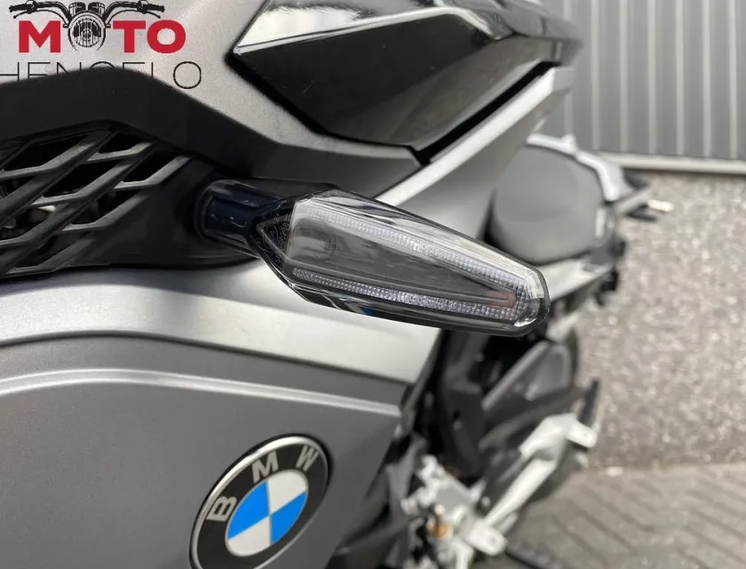 BMW F 900 R